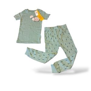 Kids Pajamas Set in Green size 4T new